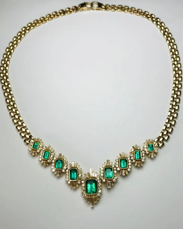 Collar de eslabones con esmeraldas · GF-085
